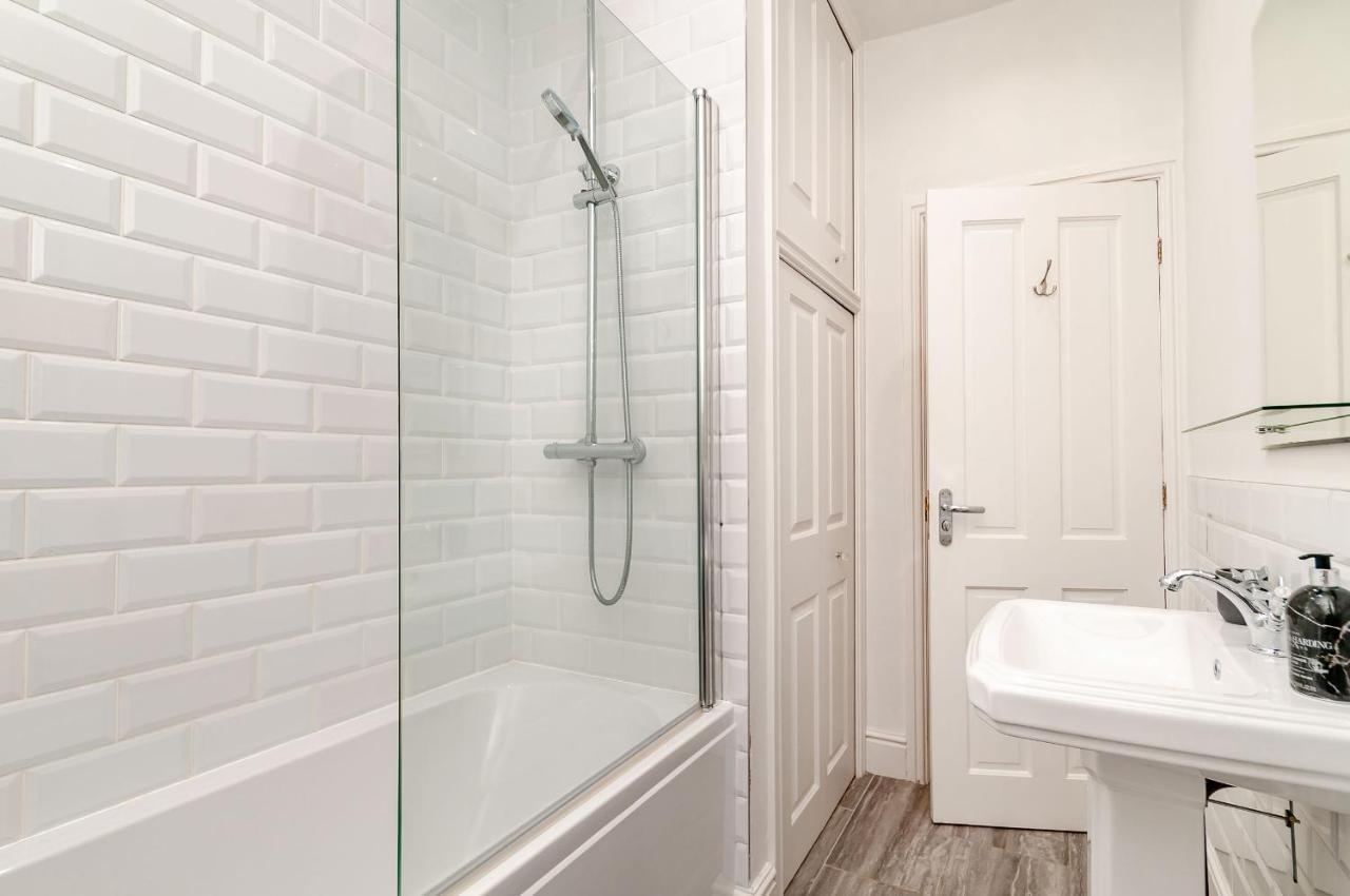 8 Kents Bank House Apartment Grange-over-Sands Bagian luar foto